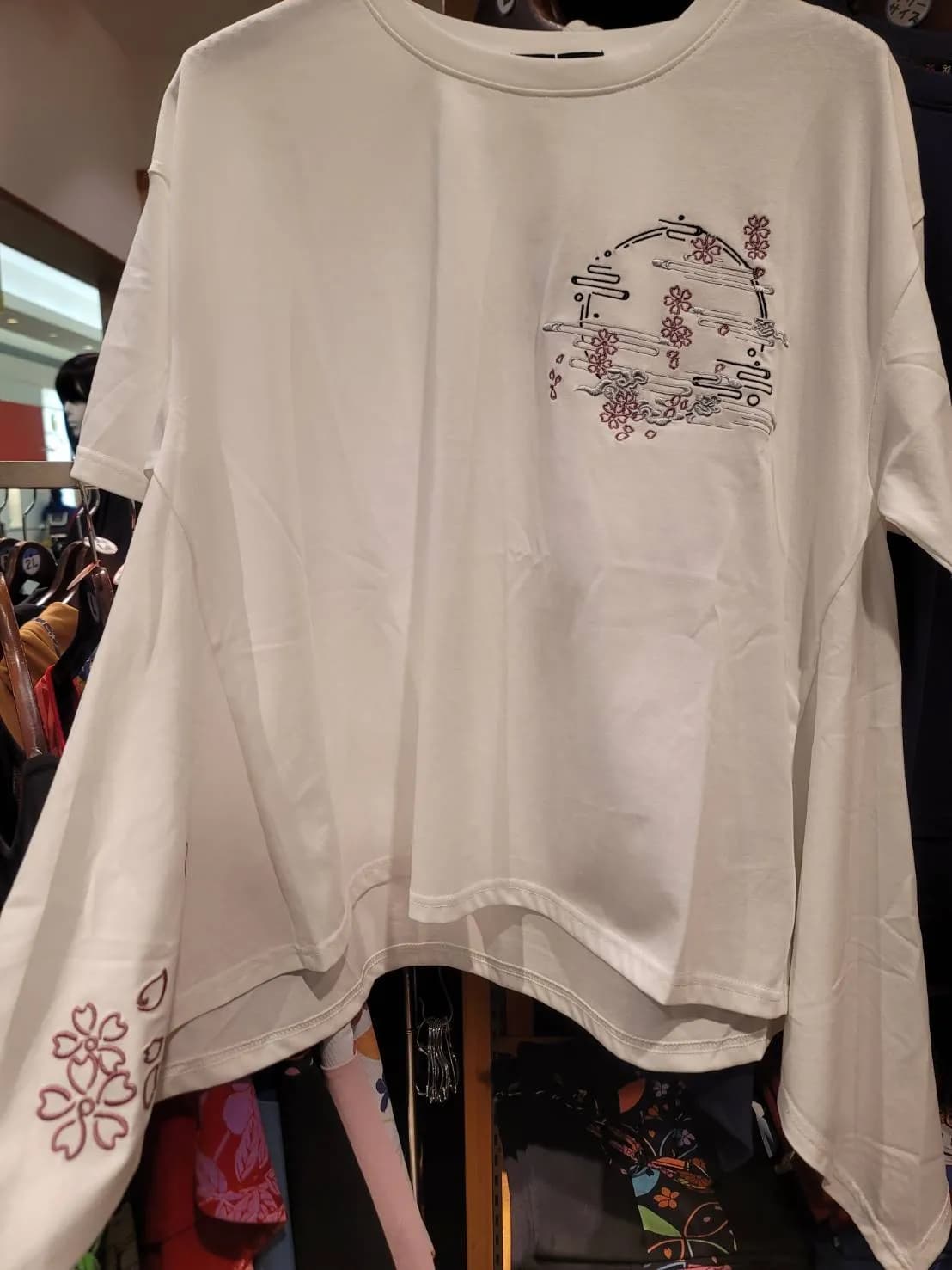 【雅結】桜刺繍イレヘムTシャツ