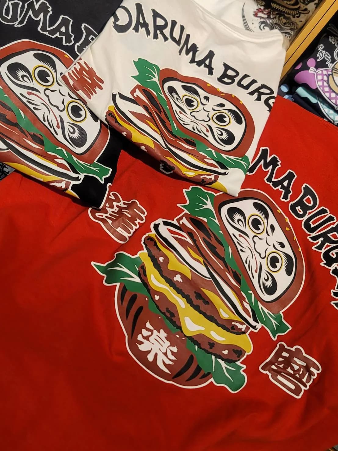 【お買い得】刺繍入り達磨バーガーTシャツ