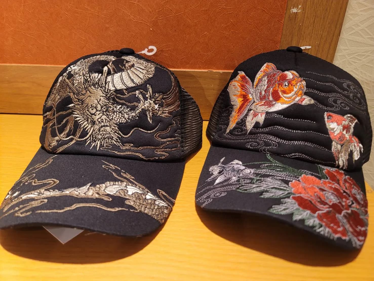 【絡繰魂】刺繍メッシュキャップ