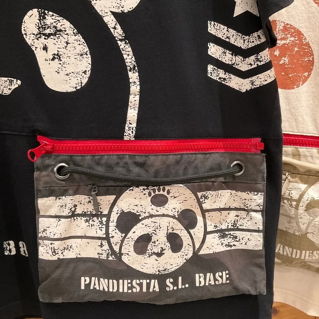 【PANDIESTA JAPAN】“ミリタリー カモフラ柄“サコッシュ付きTシャツ