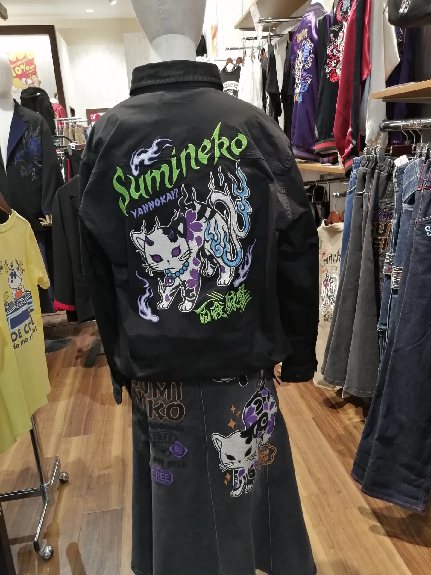 大人気！！！【SUMINEKO】 “やんのか鬼猫”刺繍入りBIGシルエットシャツ再入荷✨️✨️✨️