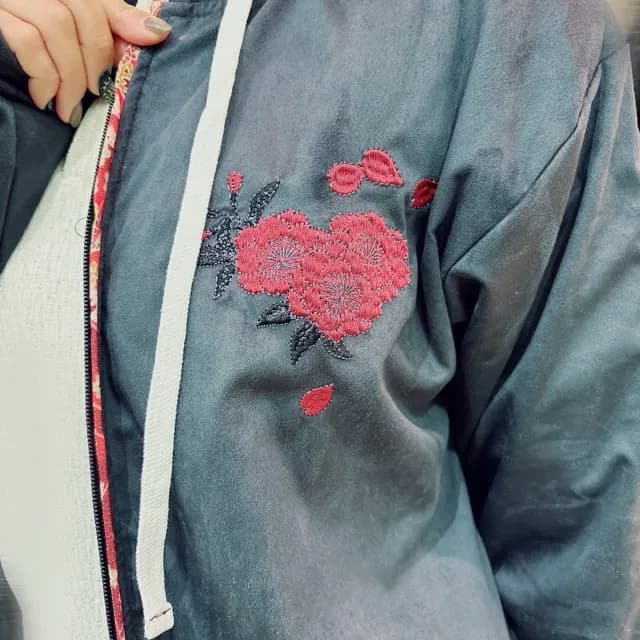 【雅結】桜刺繍フェイクスエードZIPパーカー