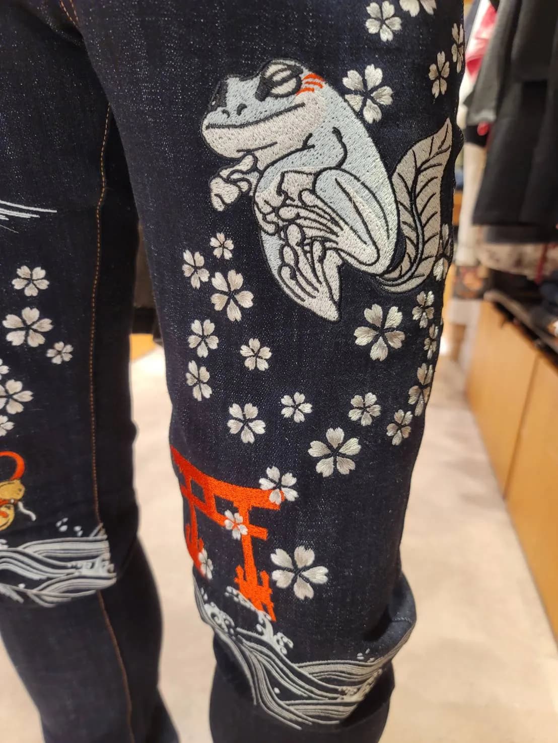 【今昔×参丸一】狐今昔蛙と親父蛙デニムパンツ