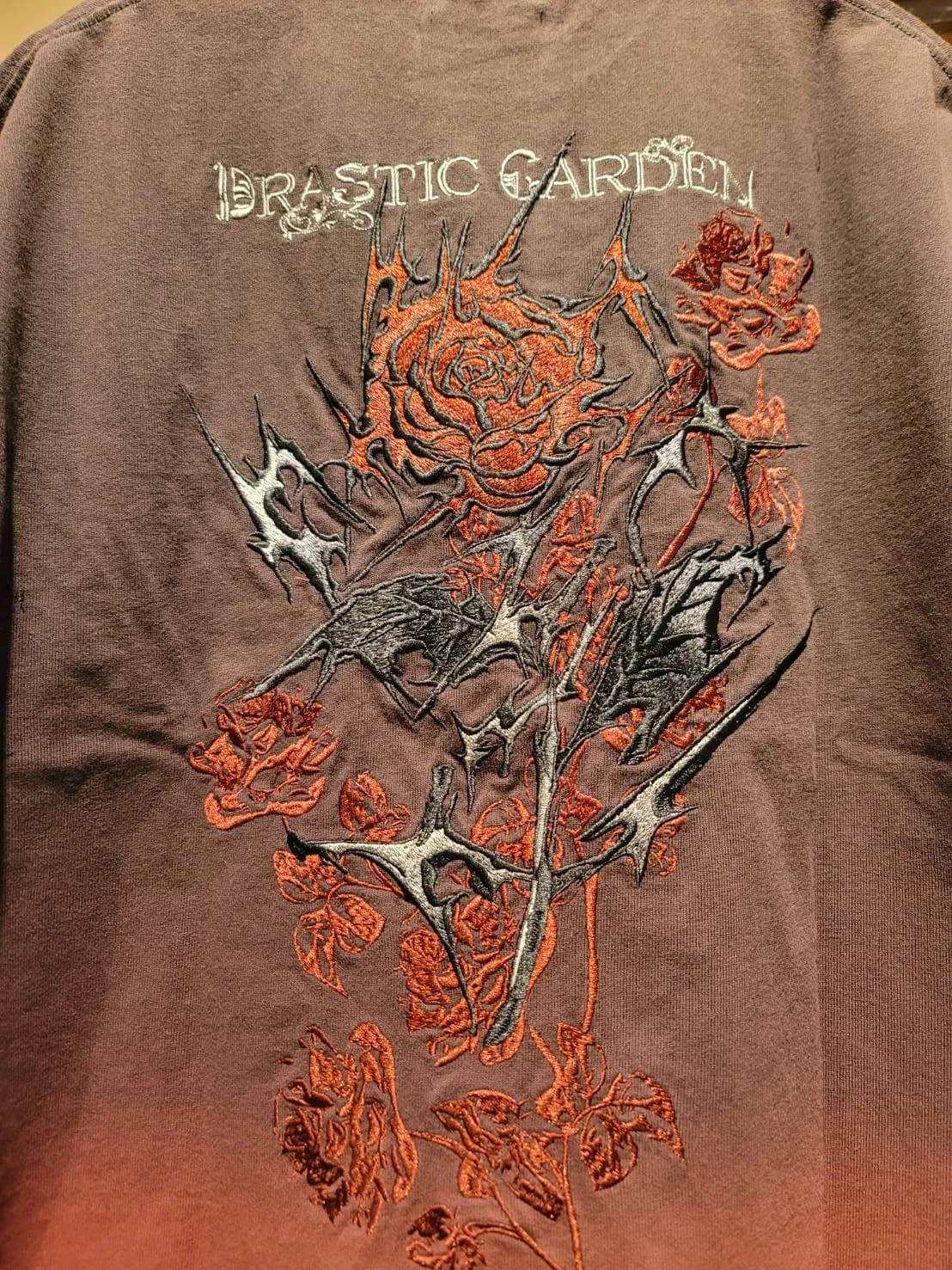 【ドラスティックガーデン】稲妻の薔薇グラデーションTシャツ