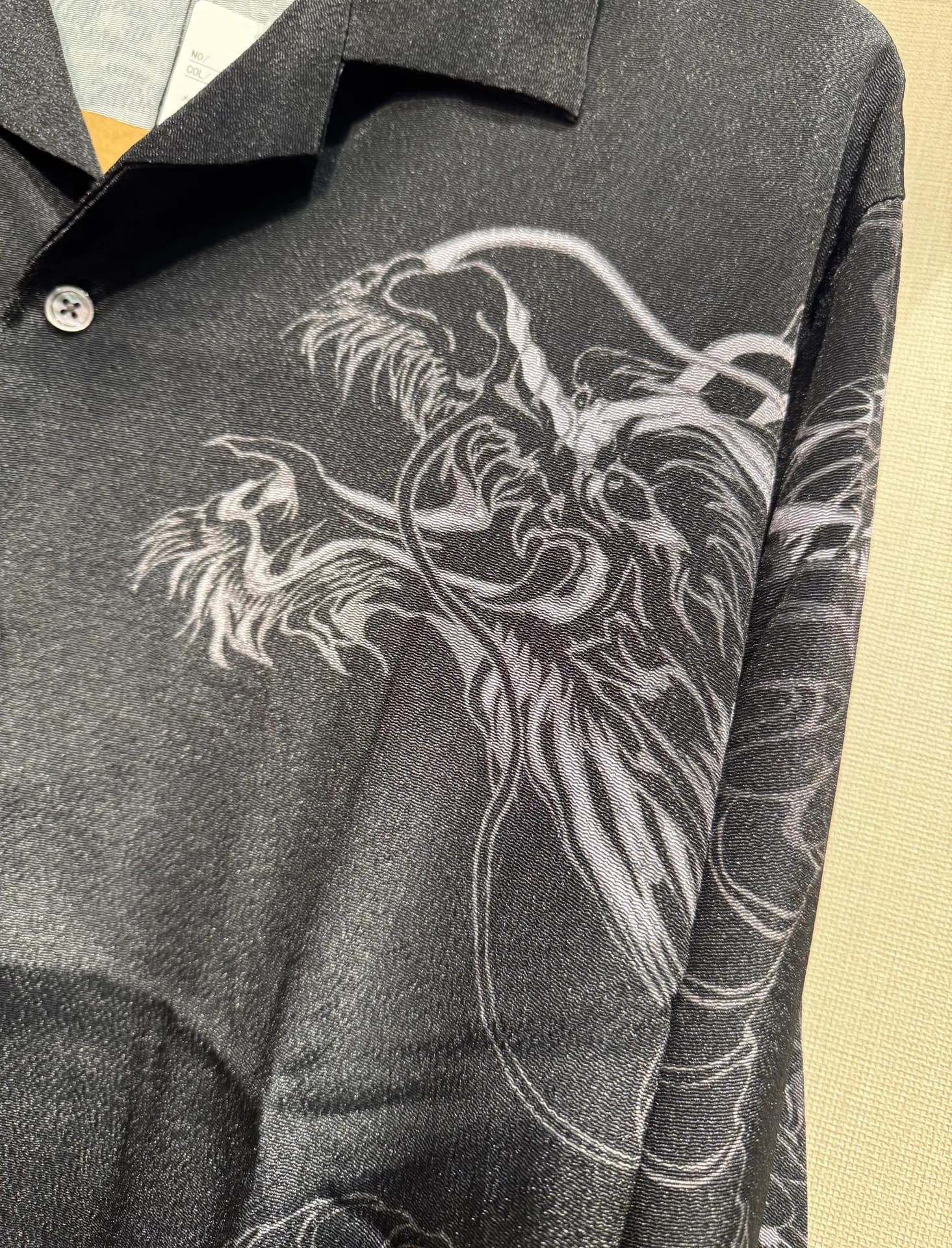 【絡繰魂】総柄 刺繍入りシャツ